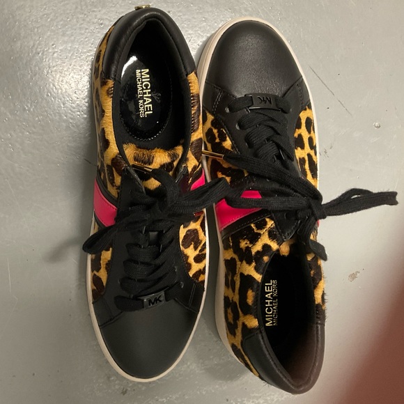 Michael Kors new never worn leopard print sneakers leather w/barbie pink stripe - Picture 3 of 7